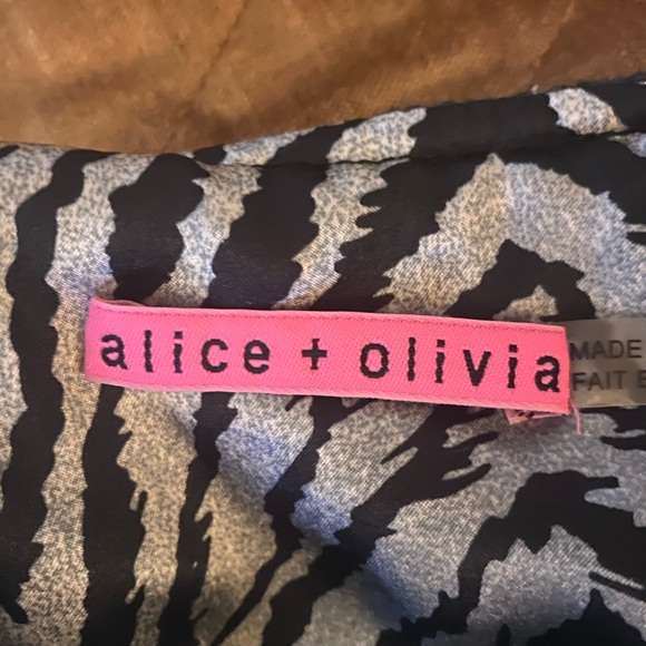 Alice + Olivia knit hobo handbag - Picture 7 of 7